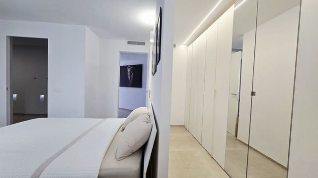 2 bedroom Apartment for sale in Puerto Banus, Marbella with garage - € 680,000 (Ref: 9509534)