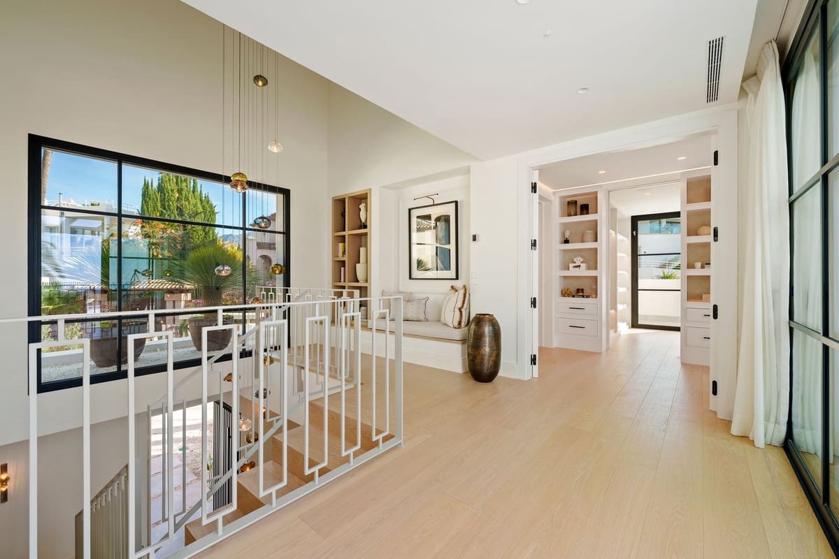 5 bedroom Villa for sale in La Quinta with pool garage - € 6,250,000 (Ref: 9509540)