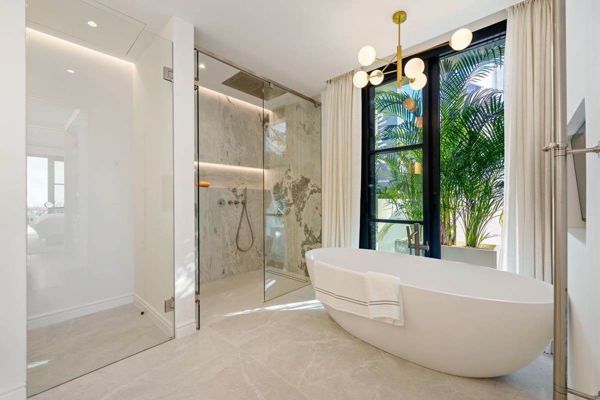 5 bedroom Villa for sale in La Quinta with pool garage - € 6,250,000 (Ref: 9509540)