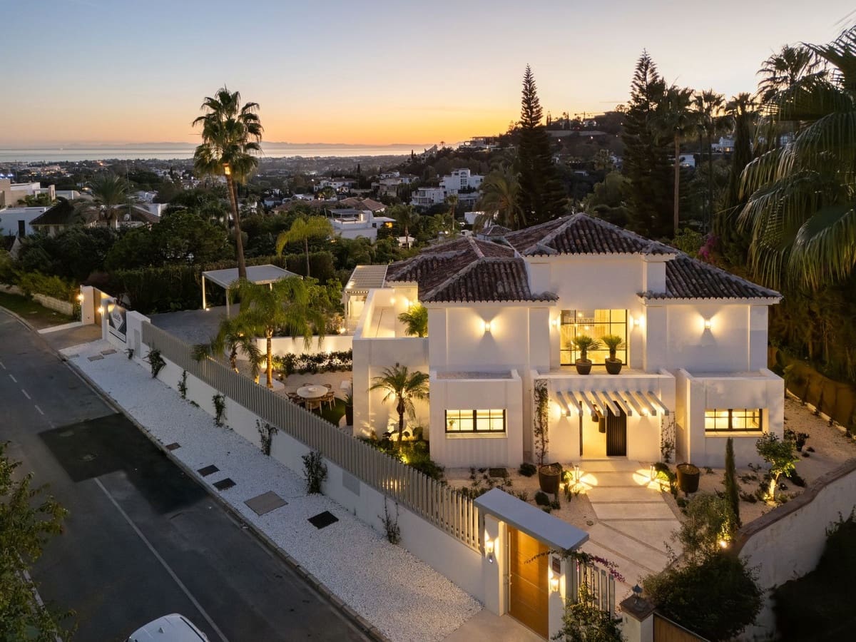 5 bedroom Villa for sale in La Quinta with pool garage - € 6,250,000 (Ref: 9509540)