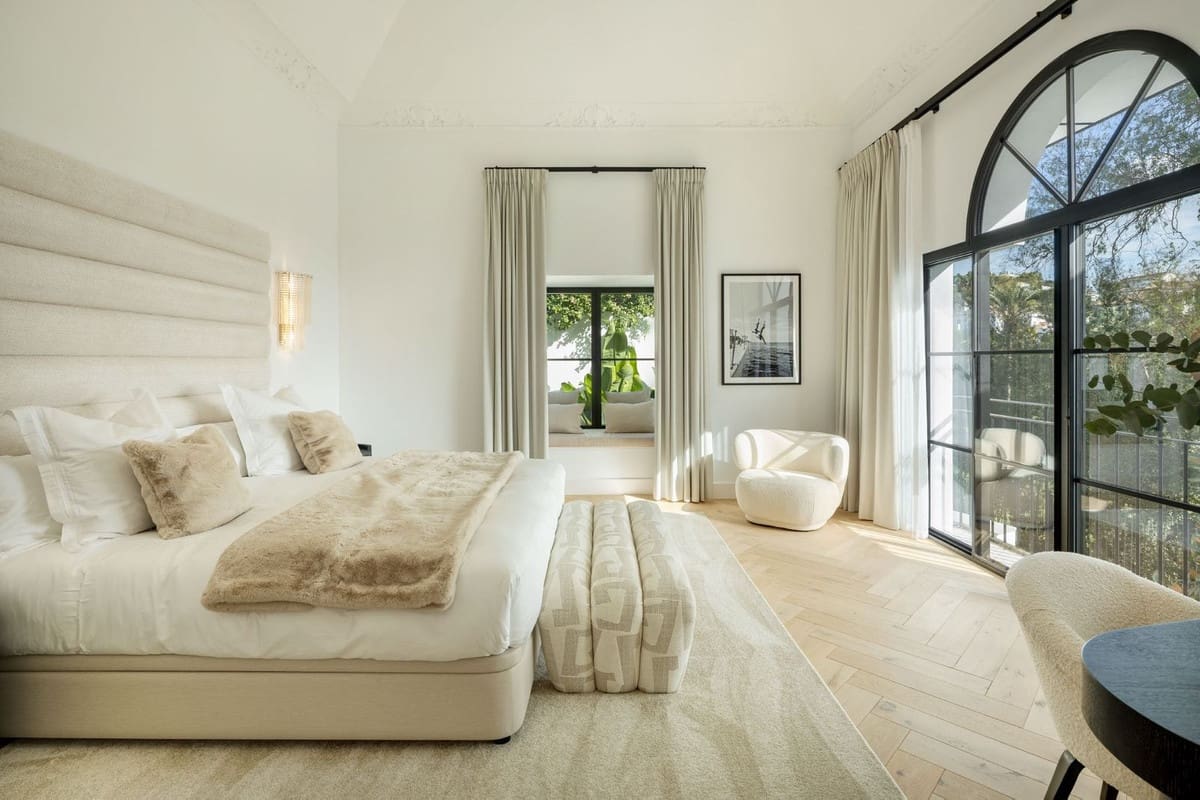 5 bedroom Villa for sale in La Quinta with pool garage - € 5,950,000 (Ref: 9509542)
