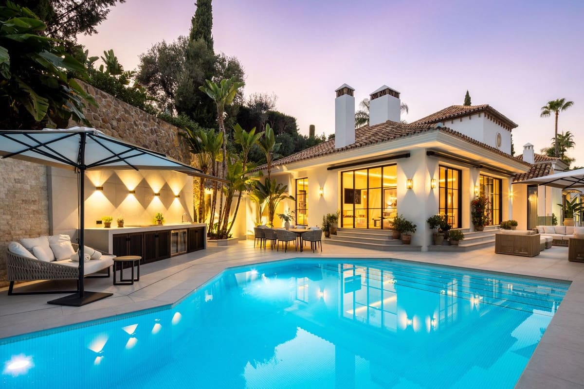 5 bedroom Villa for sale in La Quinta with pool garage - € 5,950,000 (Ref: 9509542)