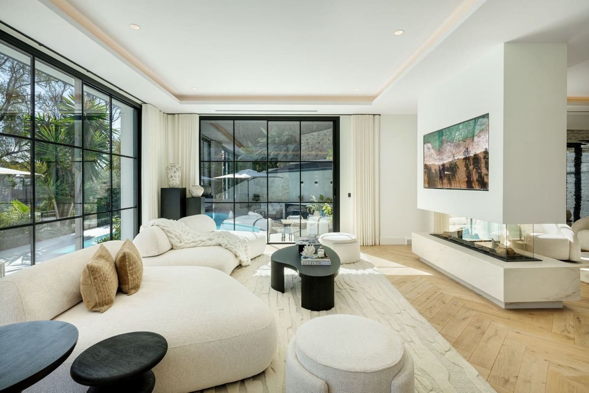 5 bedroom Villa for sale in La Quinta with pool garage - € 5,950,000 (Ref: 9509542)