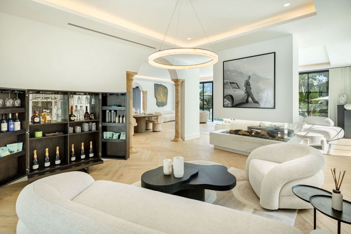 5 bedroom Villa for sale in La Quinta with pool garage - € 5,950,000 (Ref: 9509542)