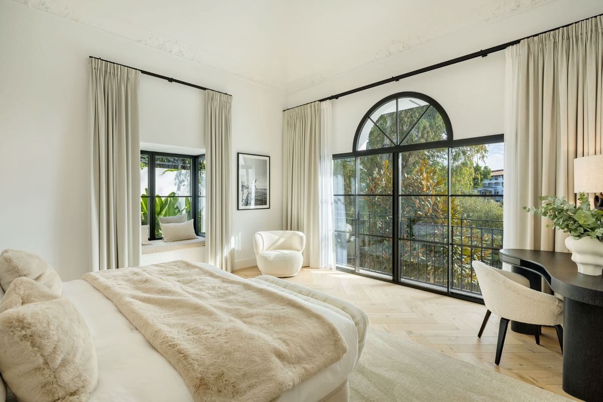 5 bedroom Villa for sale in La Quinta with pool garage - € 5,950,000 (Ref: 9509542)