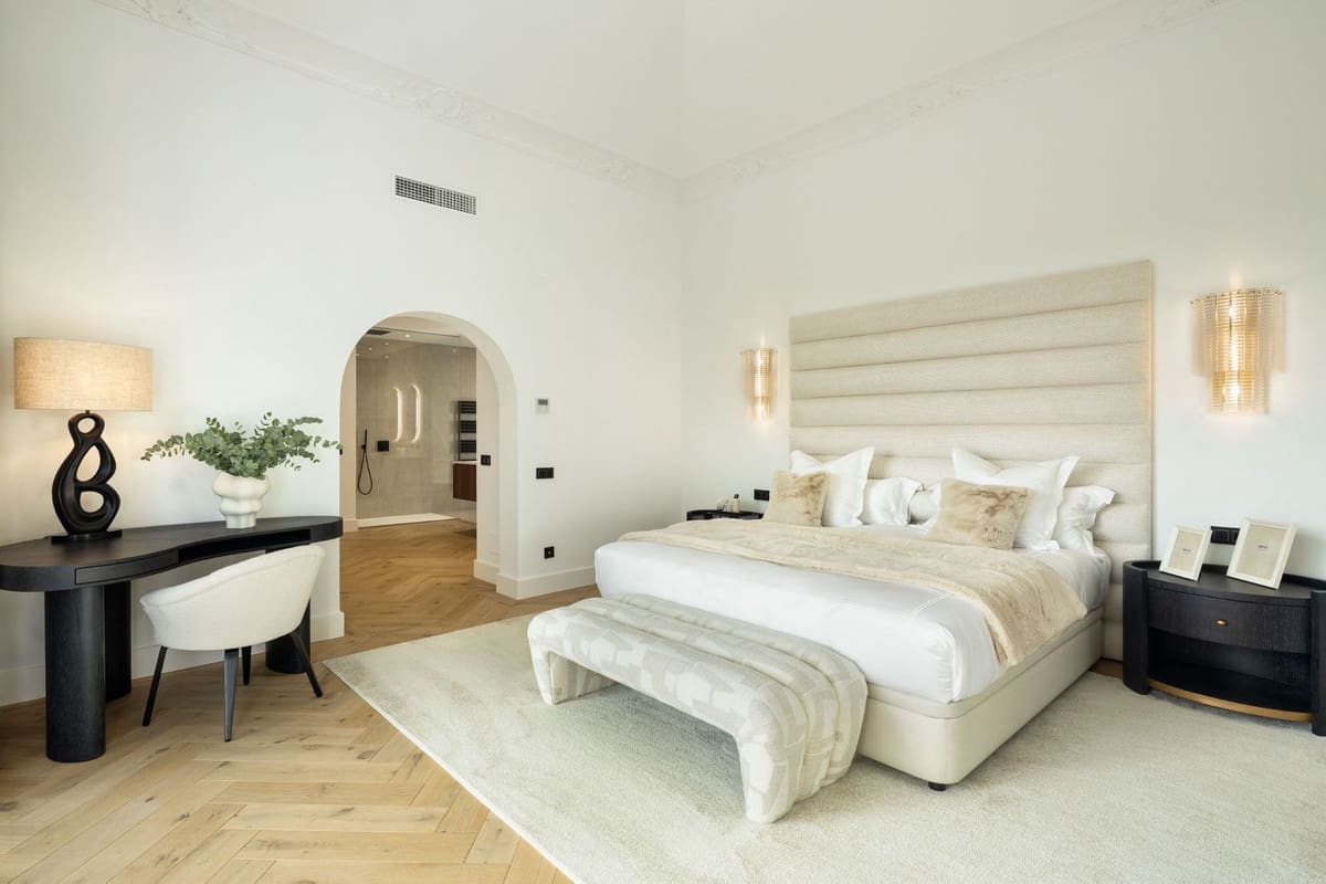 5 bedroom Villa for sale in La Quinta with pool garage - € 5,950,000 (Ref: 9509542)