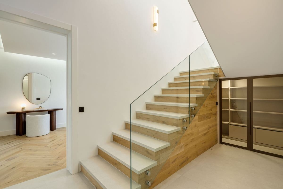 5 bedroom Villa for sale in La Quinta with pool garage - € 5,950,000 (Ref: 9509542)