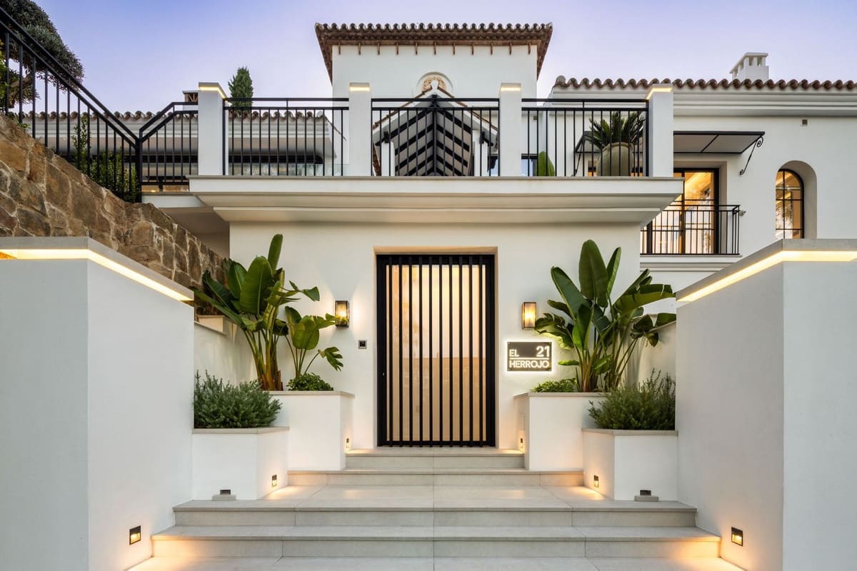 5 bedroom Villa for sale in La Quinta with pool garage - € 5,950,000 (Ref: 9509542)