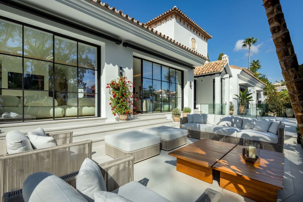 5 bedroom Villa for sale in La Quinta with pool garage - € 5,950,000 (Ref: 9509542)
