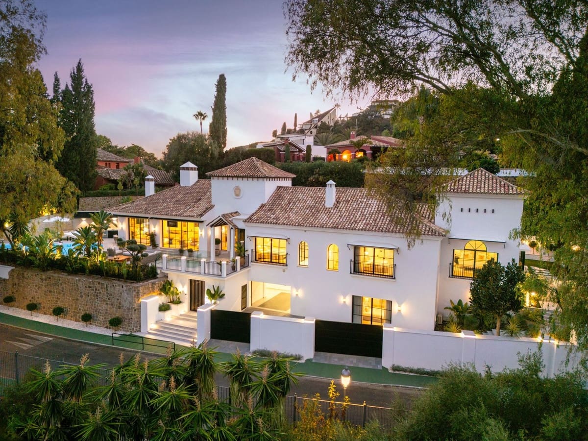 5 bedroom Villa for sale in La Quinta with pool garage - € 5,950,000 (Ref: 9509542)