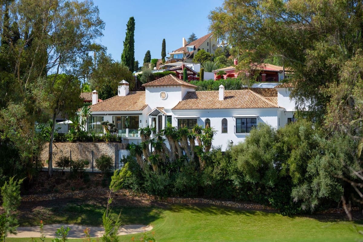 5 bedroom Villa for sale in La Quinta with pool garage - € 5,950,000 (Ref: 9509542)