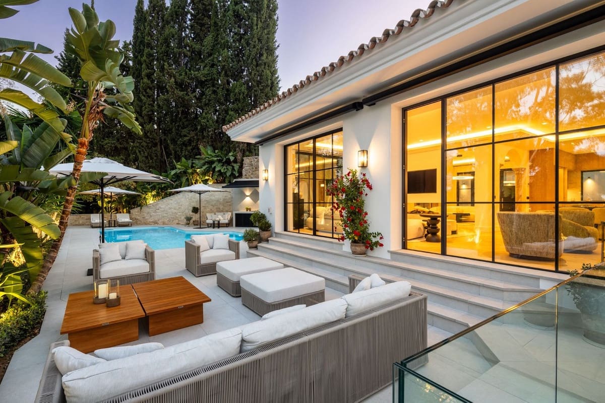 5 bedroom Villa for sale in La Quinta with pool garage - € 5,950,000 (Ref: 9509542)