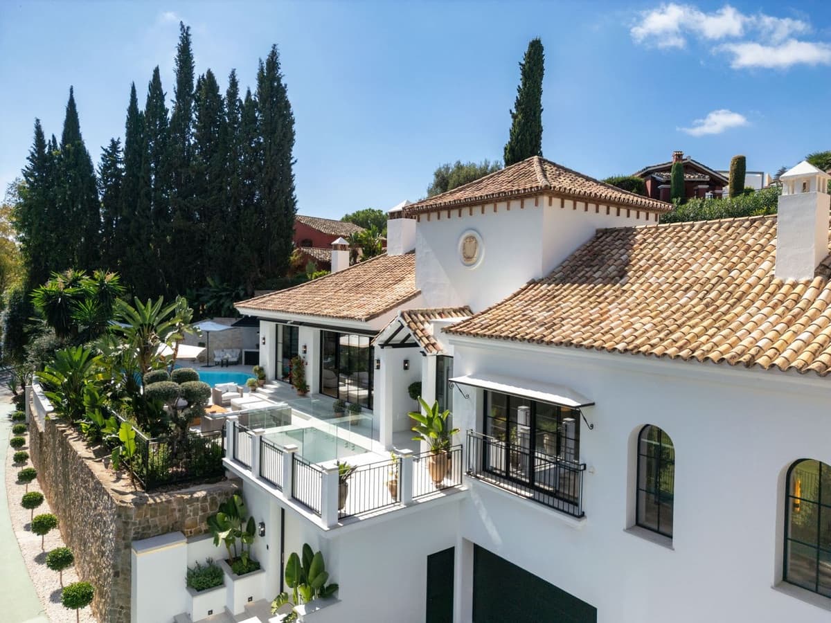 5 bedroom Villa for sale in La Quinta with pool garage - € 5,950,000 (Ref: 9509542)