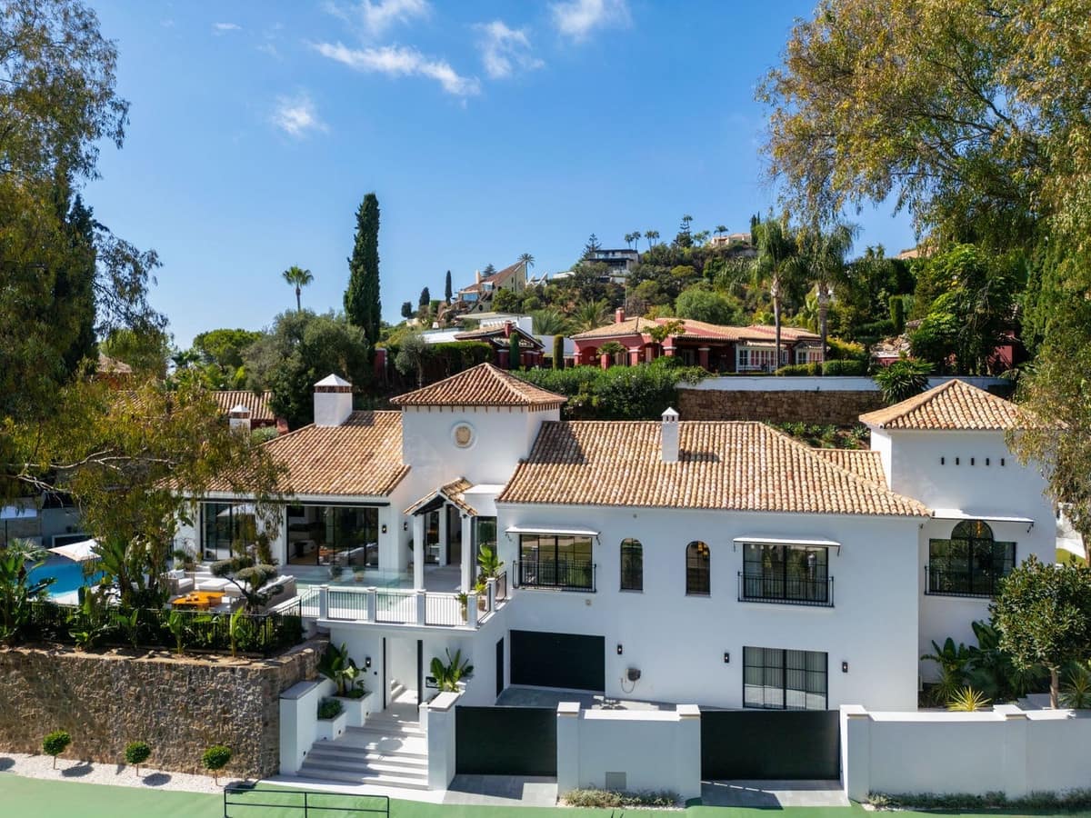 5 bedroom Villa for sale in La Quinta with pool garage - € 5,950,000 (Ref: 9509542)