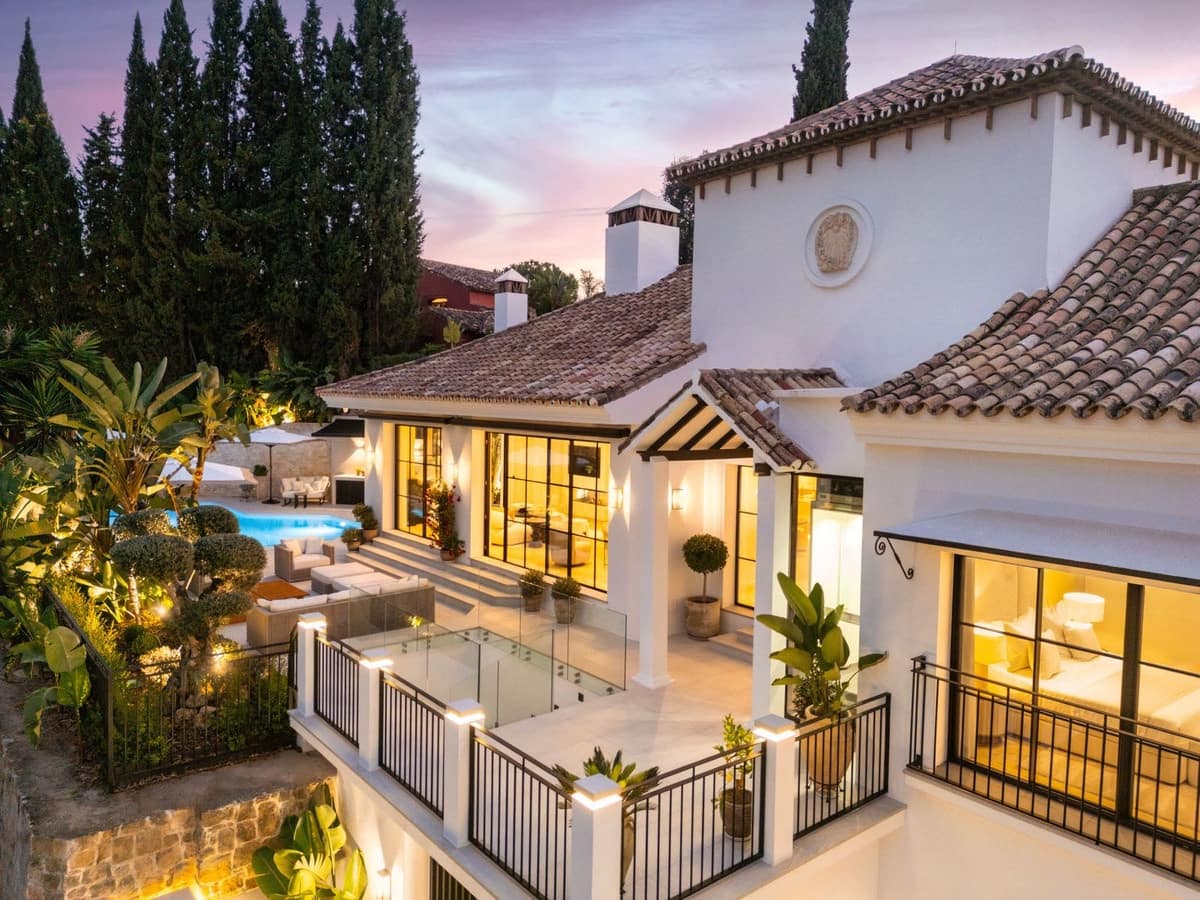 5 bedroom Villa for sale in La Quinta with pool garage - € 5,950,000 (Ref: 9509542)