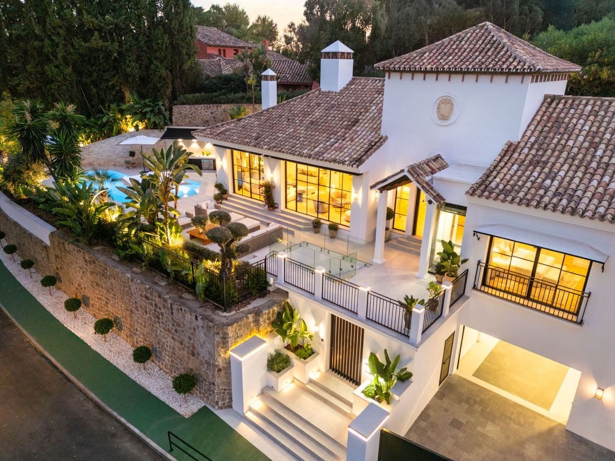 5 bedroom Villa for sale in La Quinta with pool garage - € 5,950,000 (Ref: 9509542)