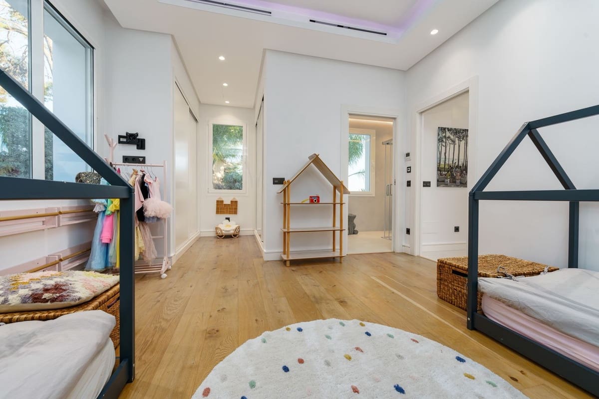 6 sypialnia Willa na sprzedaż w Nueva Andalucia z basenem garażem - 2 350 000 € (Ref: 9509543)