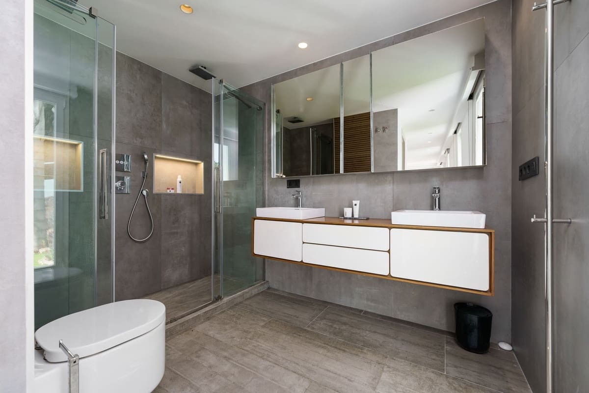 6 sypialnia Willa na sprzedaż w Nueva Andalucia z basenem garażem - 2 350 000 € (Ref: 9509543)