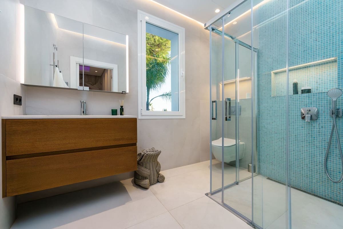 6 sypialnia Willa na sprzedaż w Nueva Andalucia z basenem garażem - 2 350 000 € (Ref: 9509543)