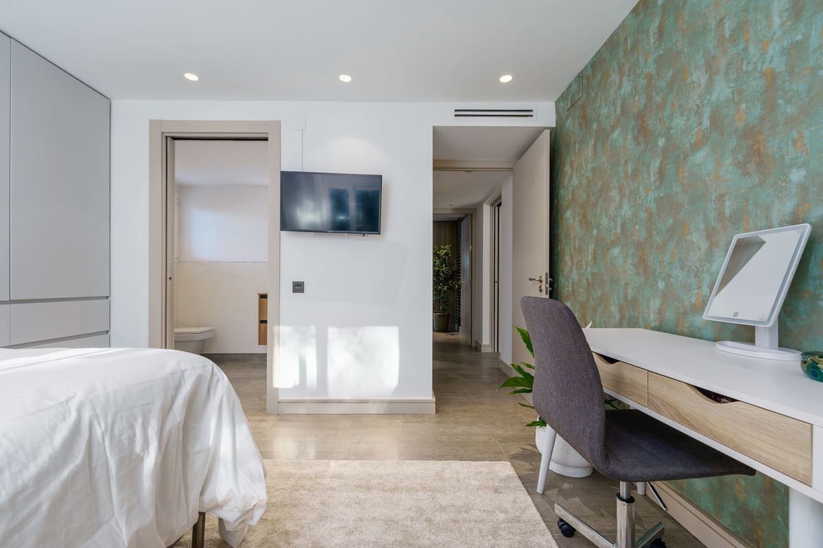 6 sypialnia Willa na sprzedaż w Nueva Andalucia z basenem garażem - 2 350 000 € (Ref: 9509543)