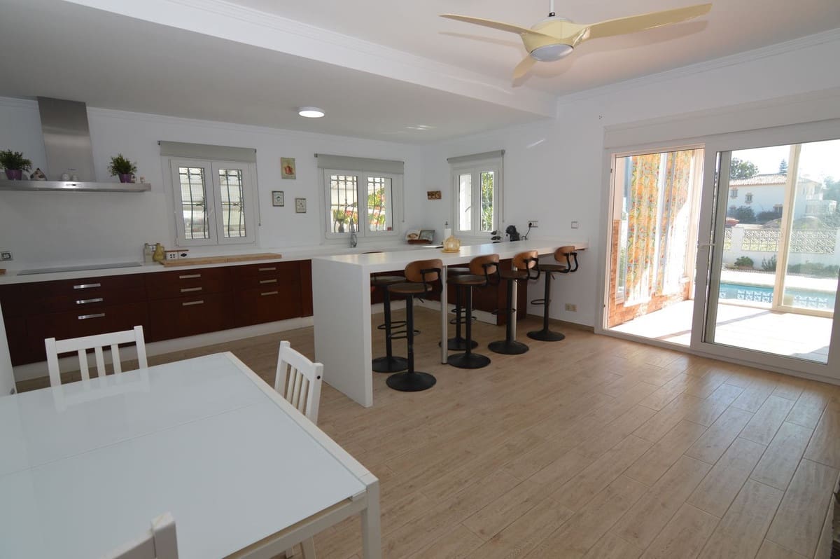 5 chambre Villa/Maison à vendre à San Pedro de Alcantara avec piscine garage - 1 150 000 € (Ref: 9509552)