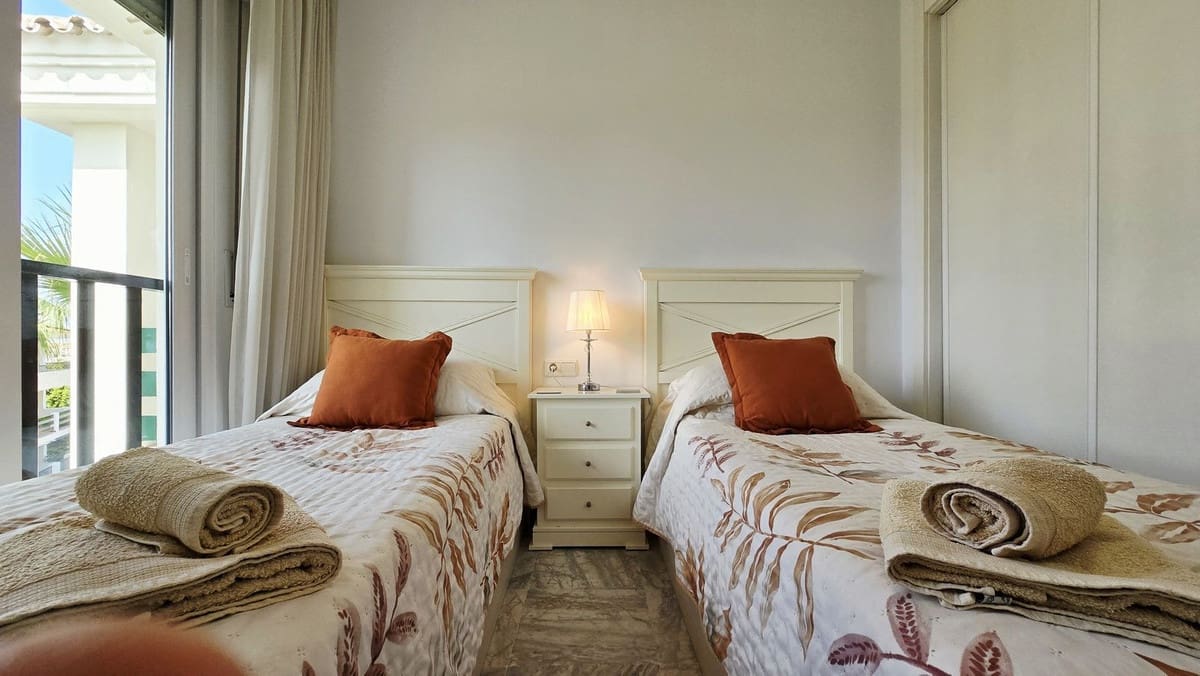 2 chambre Appartement à vendre à Nueva Andalucia avec piscine garage - 375 000 € (Ref: 9509553)