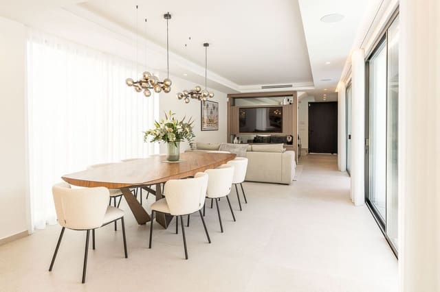 4 chambre Villa/Maison à vendre à Nueva Andalucia, Marbella avec piscine garage - 3 395 000 € (Ref: 9509555)