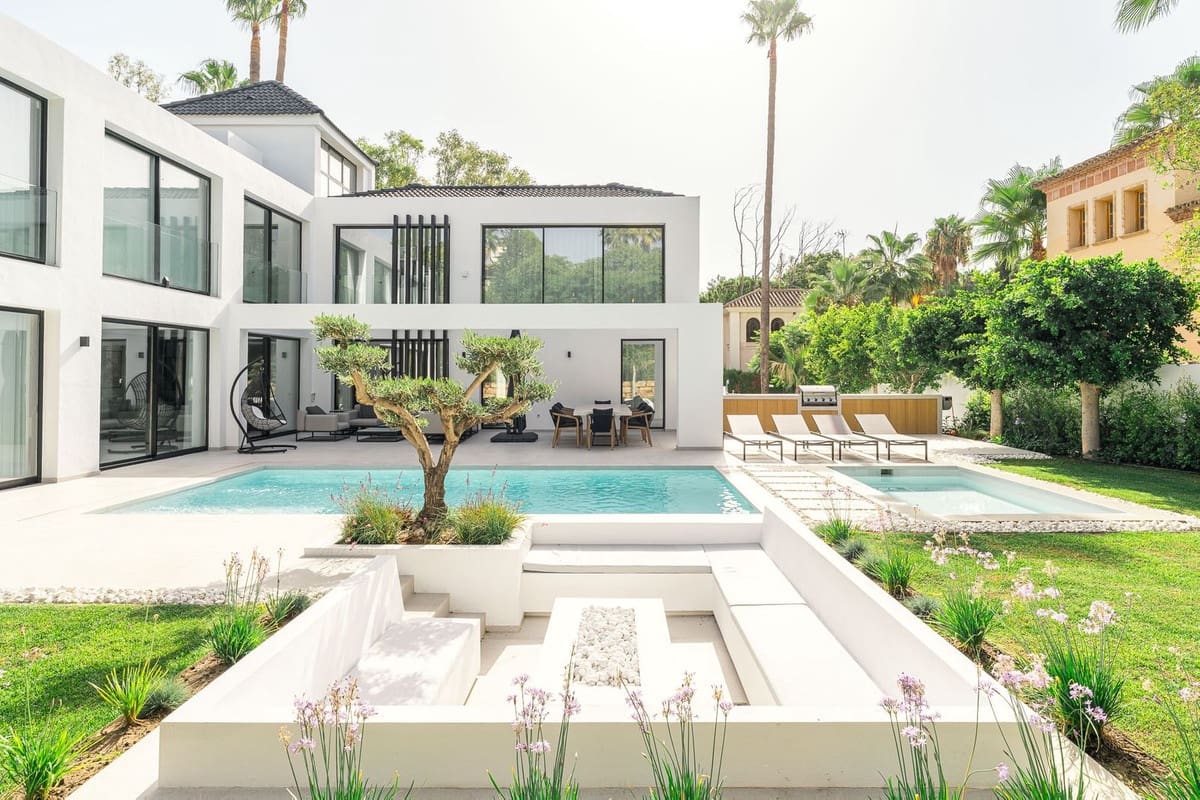 4 bedroom Villa for sale in Nueva Andalucia with pool garage - € 3,395,000 (Ref: 9509555)