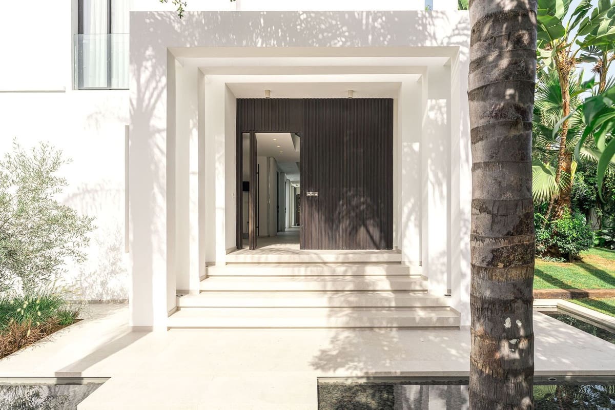 4 bedroom Villa for sale in Nueva Andalucia with pool garage - € 3,395,000 (Ref: 9509555)