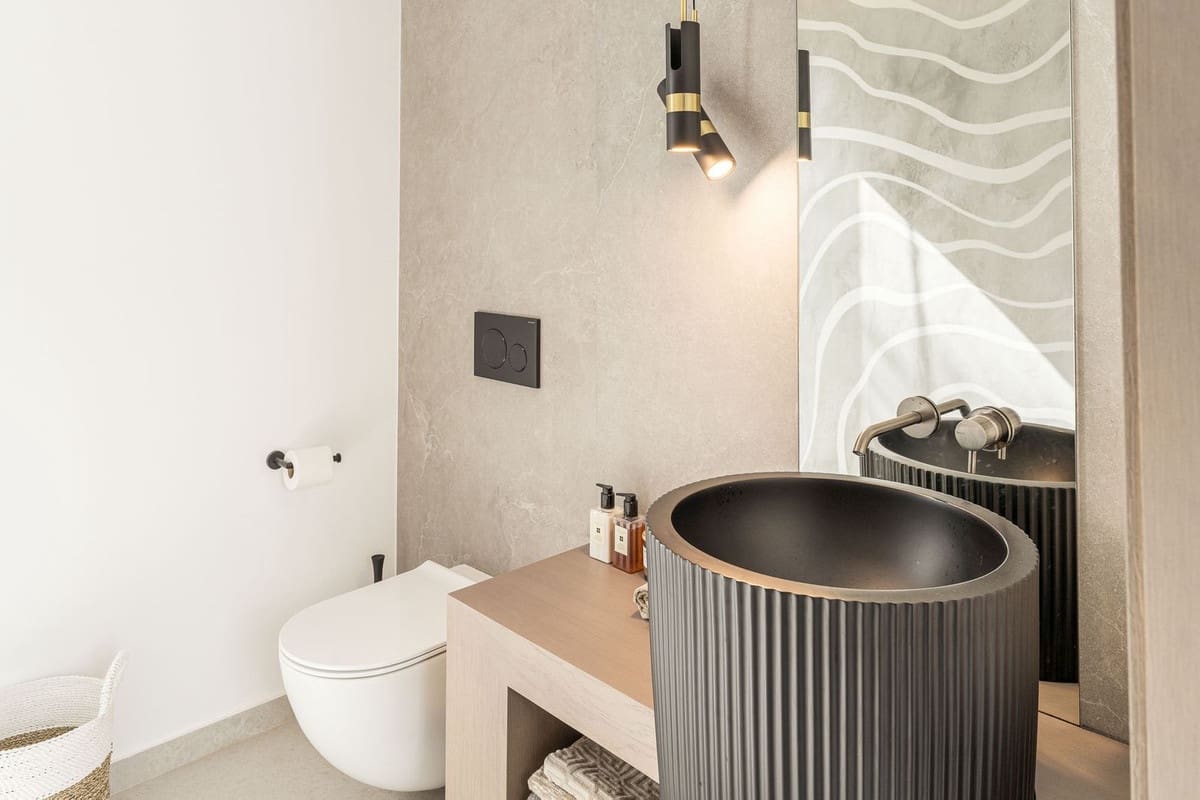 4 bedroom Villa for sale in Nueva Andalucia with pool garage - € 3,395,000 (Ref: 9509555)