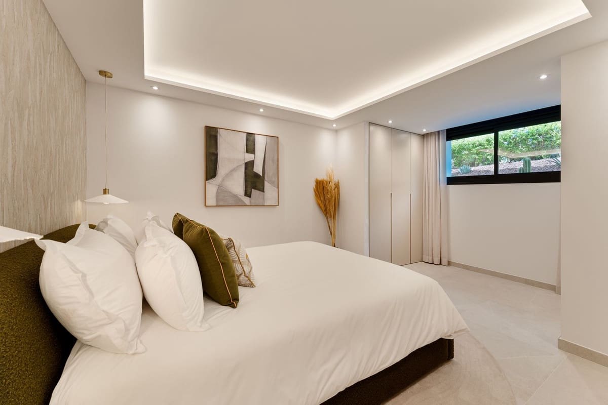 4 bedroom Villa for sale in Marbella with pool garage - € 3,850,000 (Ref: 9509556)