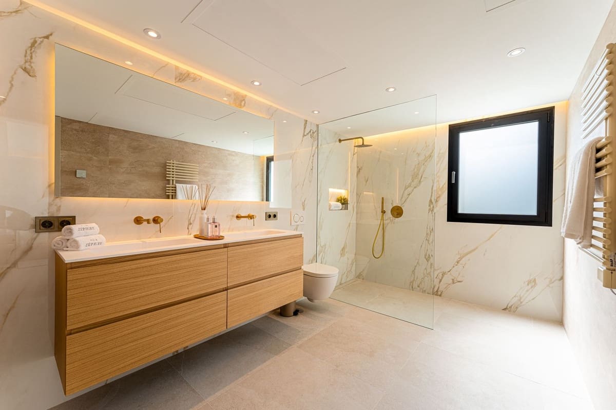 4 bedroom Villa for sale in Marbella with pool garage - € 3,850,000 (Ref: 9509556)