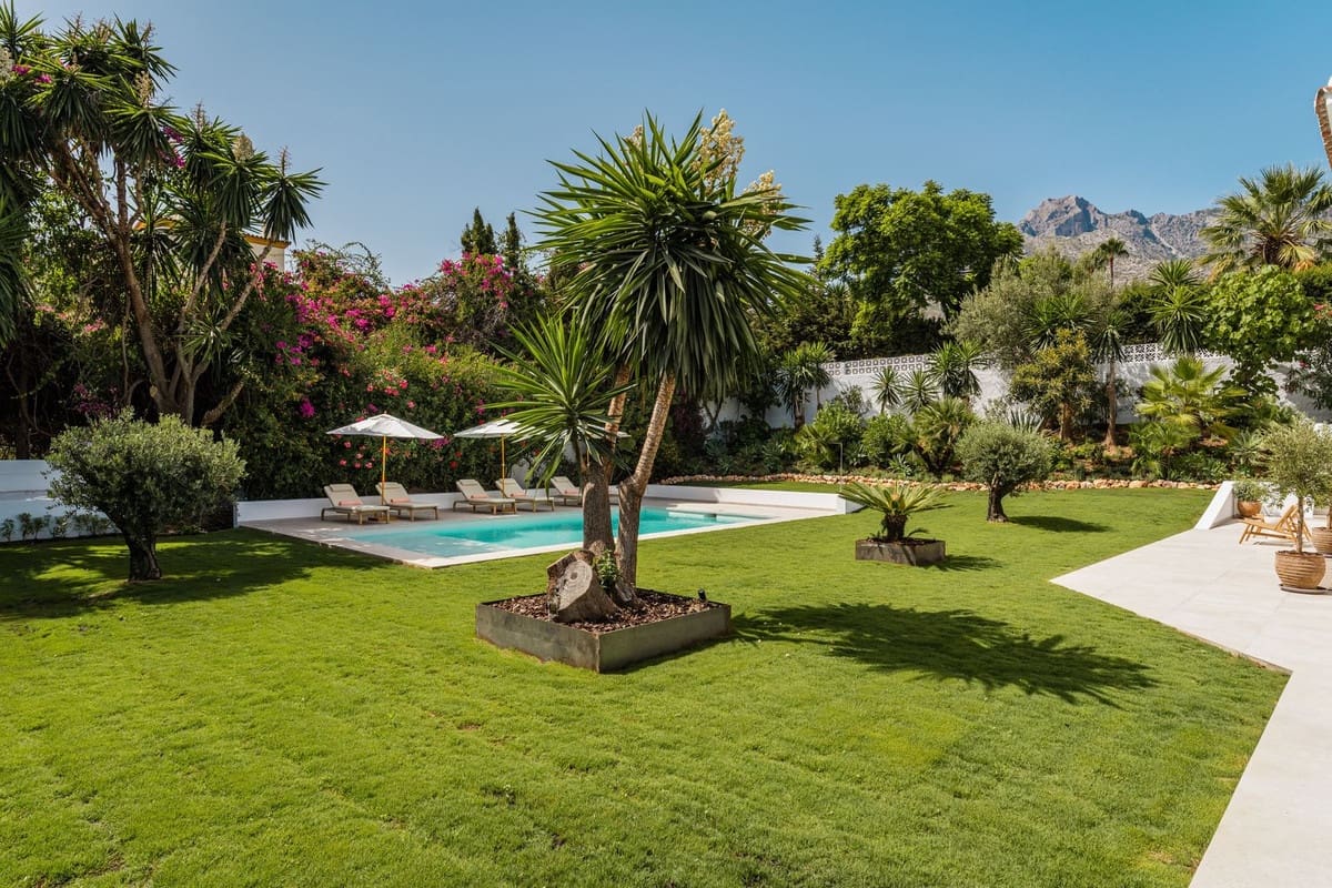 4 bedroom Villa for sale in Marbella with pool garage - € 3,850,000 (Ref: 9509556)