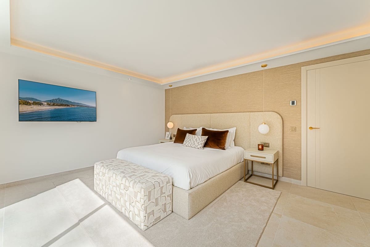 4 bedroom Villa for sale in Marbella with pool garage - € 3,850,000 (Ref: 9509556)