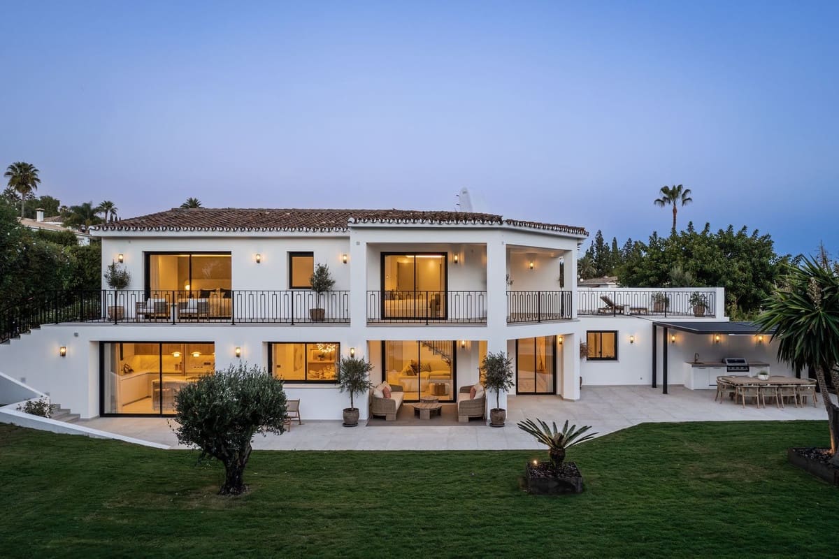 4 bedroom Villa for sale in Marbella with pool garage - € 3,850,000 (Ref: 9509556)