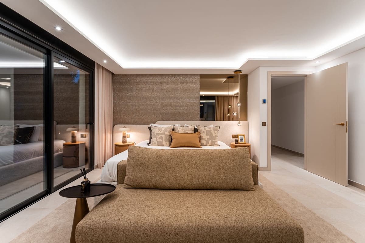 4 bedroom Villa for sale in Marbella with pool garage - € 3,850,000 (Ref: 9509556)