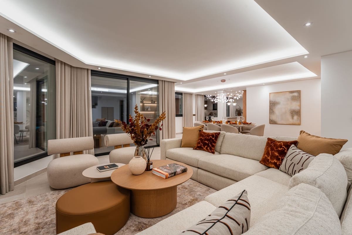 4 bedroom Villa for sale in Marbella with pool garage - € 3,850,000 (Ref: 9509556)