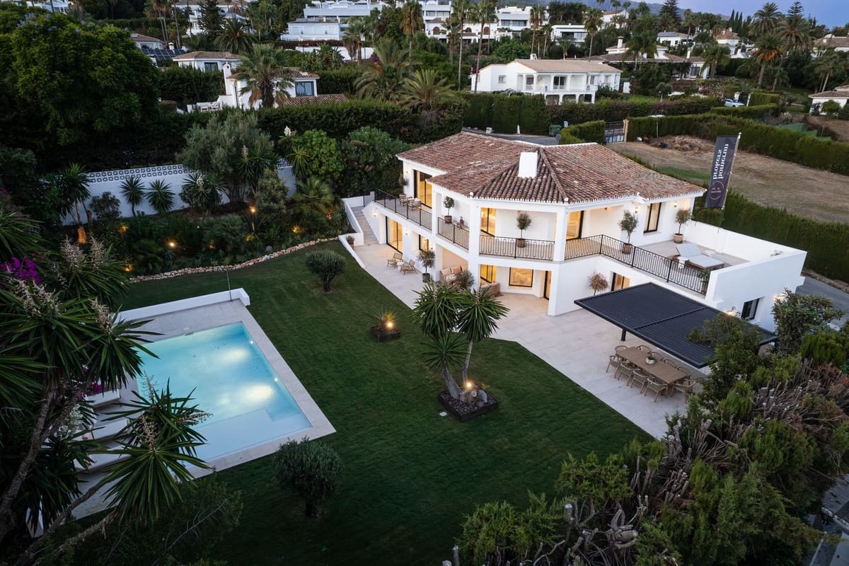 4 bedroom Villa for sale in Marbella with pool garage - € 3,850,000 (Ref: 9509556)