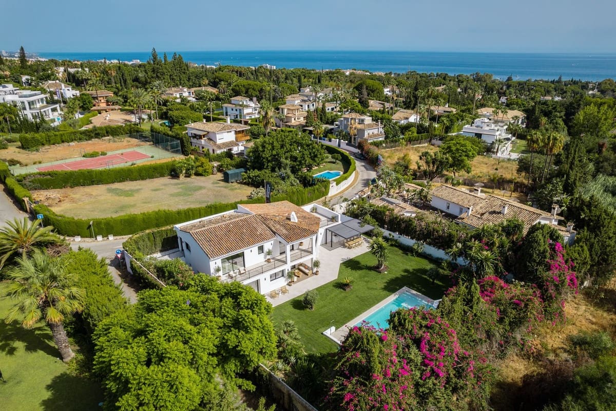 4 bedroom Villa for sale in Marbella with pool garage - € 3,850,000 (Ref: 9509556)
