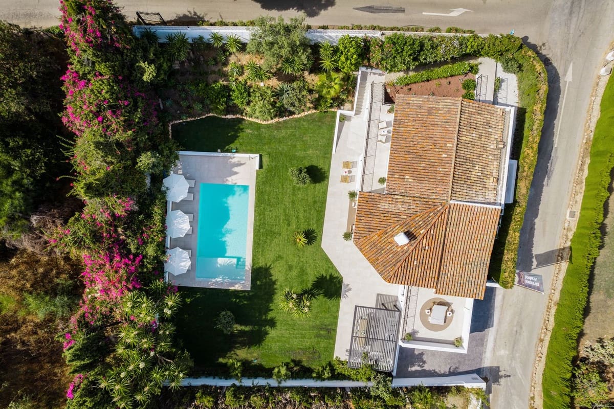 4 bedroom Villa for sale in Marbella with pool garage - € 3,850,000 (Ref: 9509556)