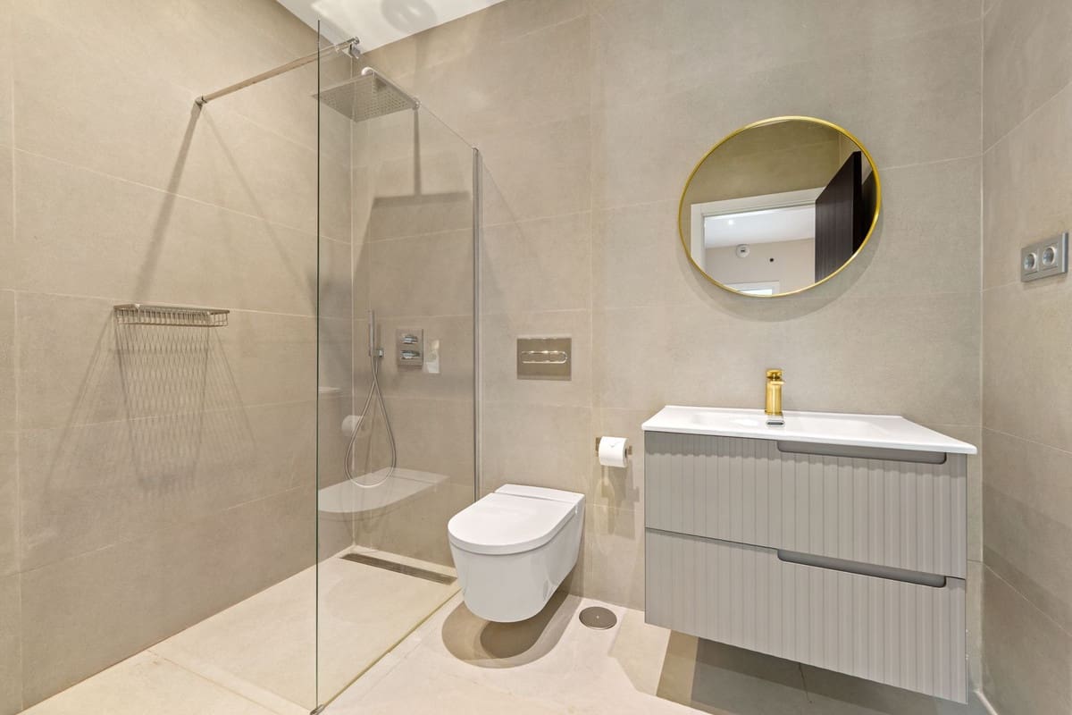 6 bedroom Villa for sale in La Quinta with pool garage - € 4,695,000 (Ref: 9509558)