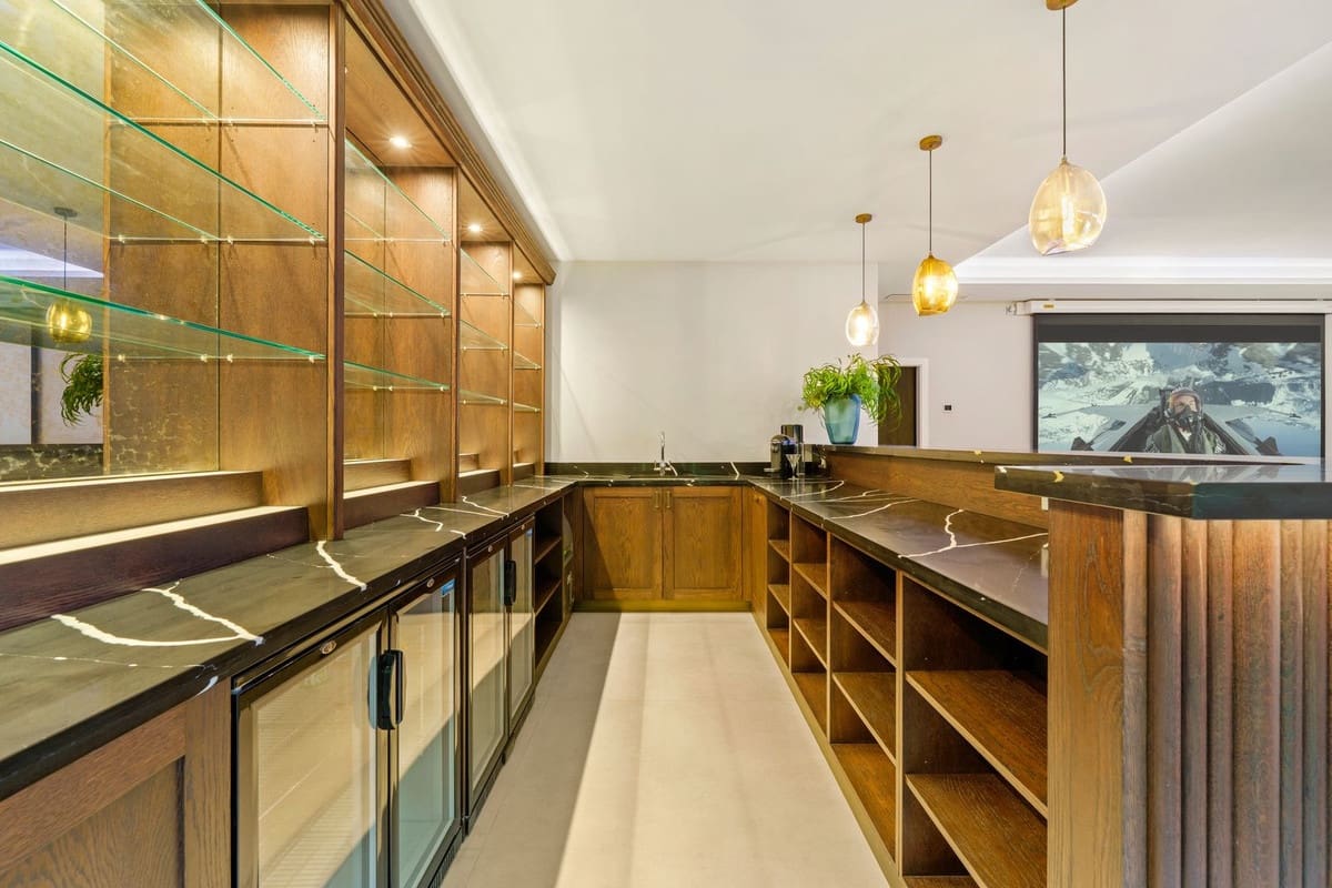 6 slaapkamer Villa te koop in La Quinta met zwembad garage - € 4.695.000 (Ref: 9509558)