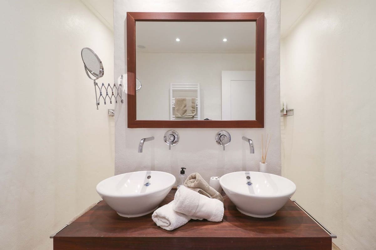 4 bedroom Villa for sale in El Paraiso with pool garage - € 1,975,000 (Ref: 9509565)