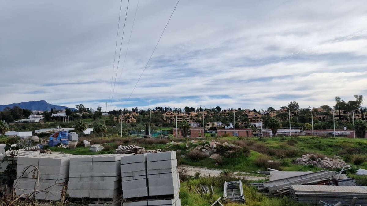 Building Plot for sale in Estepona - € 5,400,000 (Ref: 9509571)