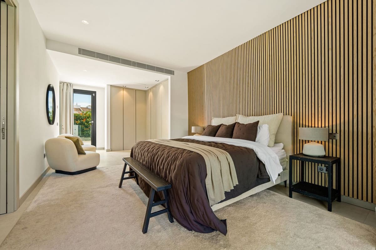 5 bedroom Villa for sale in Nueva Andalucia with pool garage - € 4,895,000 (Ref: 9509581)