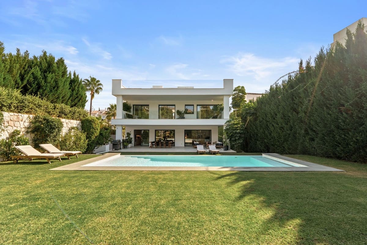 5 bedroom Villa for sale in Nueva Andalucia with pool garage - € 4,895,000 (Ref: 9509581)