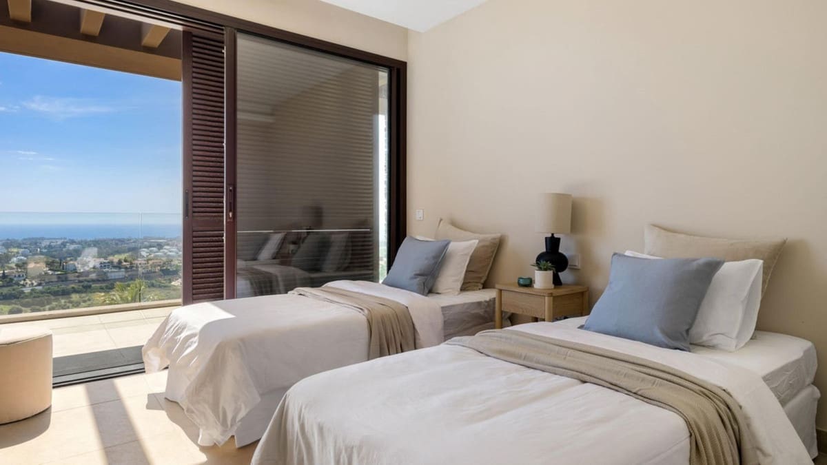 4 bedroom Semi-detached Villa for sale in Benahavis with pool garage - € 1,850,000 (Ref: 9509583)