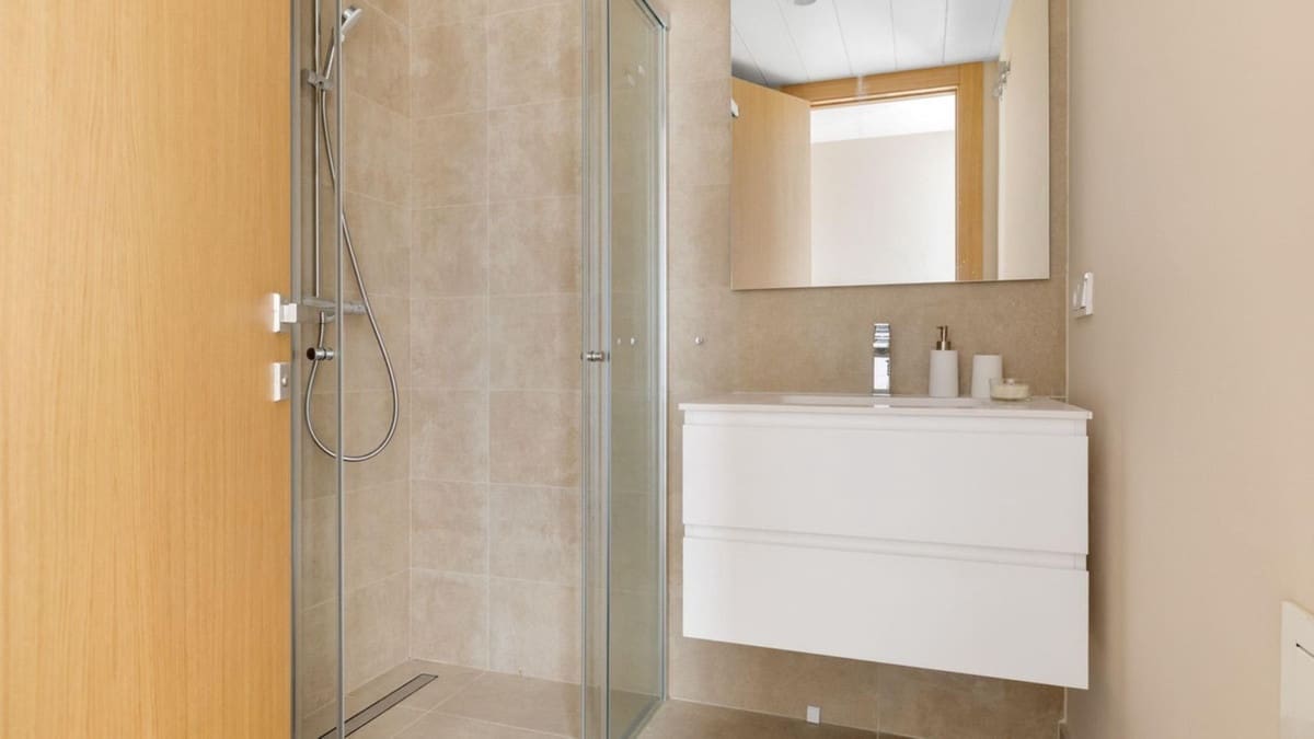 4 bedroom Semi-detached Villa for sale in Benahavis with pool garage - € 1,850,000 (Ref: 9509583)