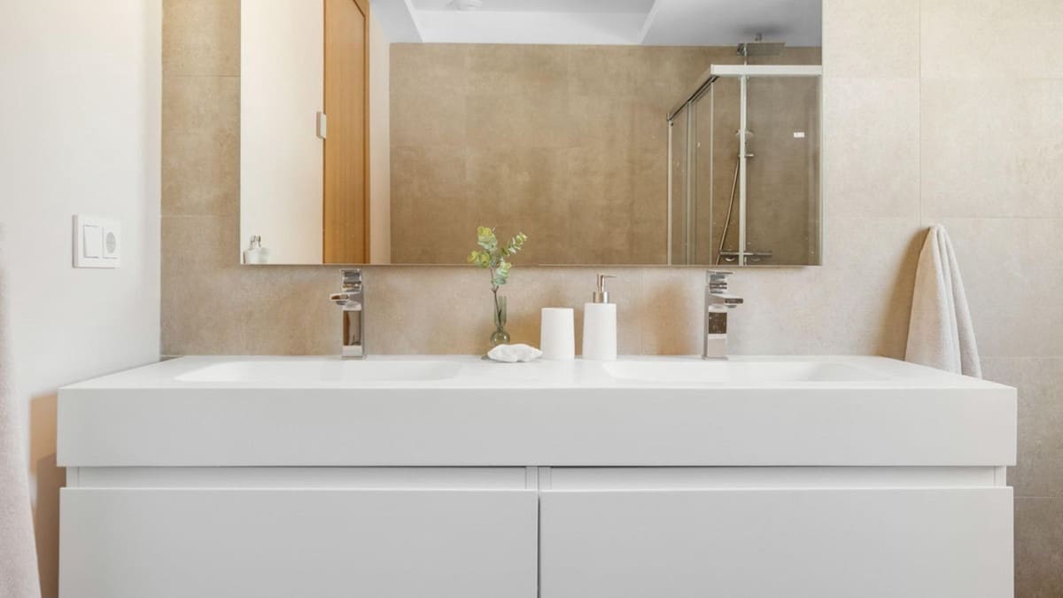 4 bedroom Semi-detached Villa for sale in Benahavis with pool garage - € 1,850,000 (Ref: 9509583)