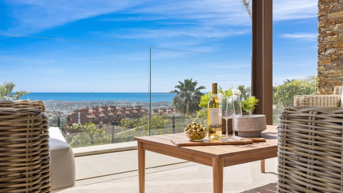 4 bedroom Semi-detached Villa for sale in Benahavis with pool garage - € 1,850,000 (Ref: 9509583)